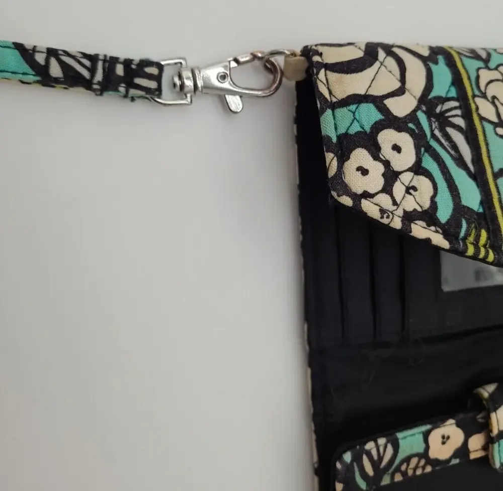 Vera Bradley Card Holder Quilted Wristlet Island Blooms Tri Fold Snap ID Badge